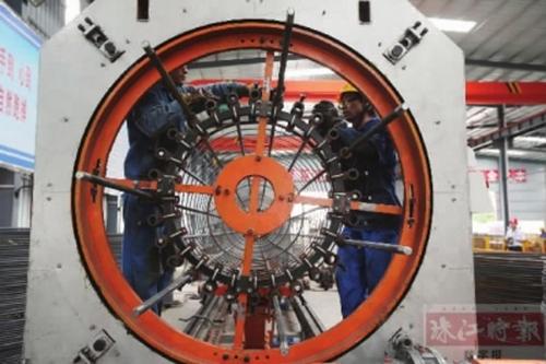 钢铁脊梁 地铁三号线钢筋笼工厂焊接纪实